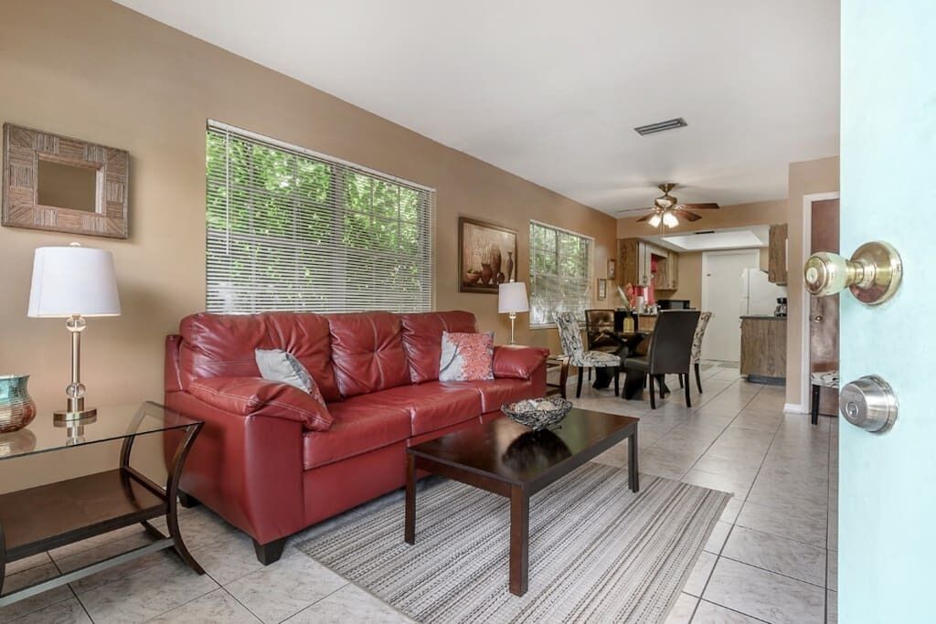 2Bed 2Bath APT in heart of Brandon TPA Suburb