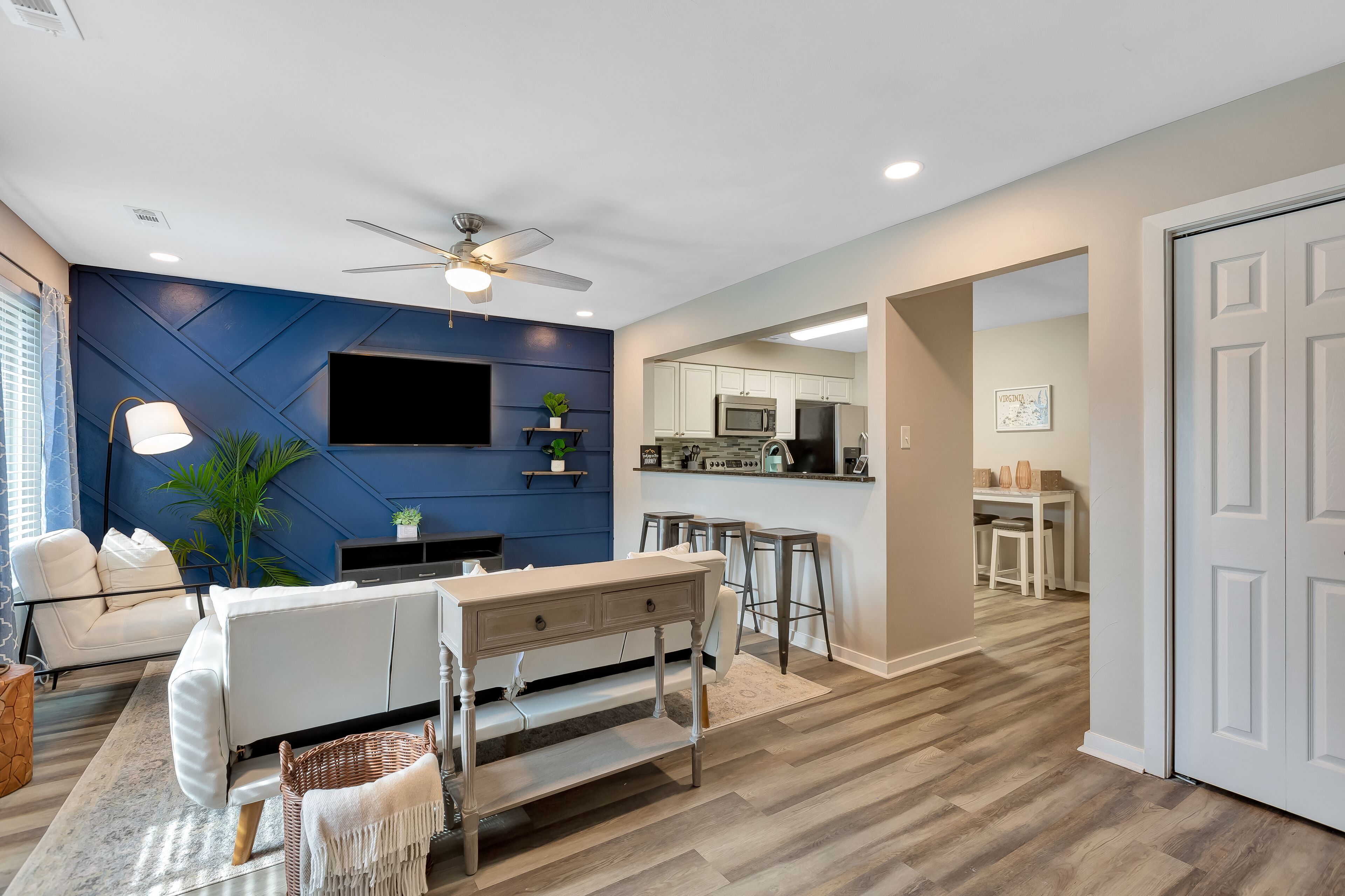 Comfy stylish townhome