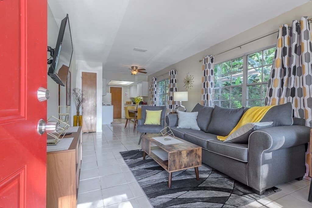 Fifties Flat     MidCentury flat in heart of Brandon