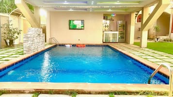 حمّام سباحة خارجي