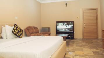 Executive Suite | Individually decorated, individually furnished, desk, laptop workspace