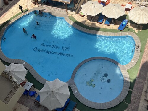 Cozy Paradise Hill Escape 2BR– Comfort, Space & Great Location - WIFI - Pool