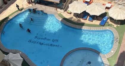Cozy Paradise Hill Escape 2BR– Comfort, Space & Great Location - WIFI - Pool
