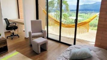 3 bedrooms, desk, free WiFi, bed sheets