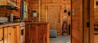 Wahoo Cabin - Table Rock, Jones Gap, Caesar’s Head, Pretty Place Chapel