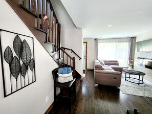 Smart TV, fireplace, Netflix, books - L'E S'O U S - B O I S ° Spa et plein air (Saint-Faustin-Lac-Carré)