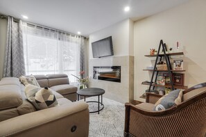 スマートテレビ、暖炉、Netflix、書庫