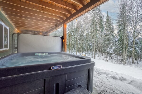Outdoor spa tub - L'E S'O U S - B O I S ° Spa et plein air (Saint-Faustin-Lac-Carré)
