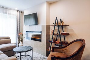 Smart TV, fireplace, Netflix, books - L'E S'O U S - B O I S ° Spa et plein air (Saint-Faustin-Lac-Carré)