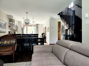 Smart TV, fireplace, Netflix, books - L'E S'O U S - B O I S ° Spa et plein air (Saint-Faustin-Lac-Carré)