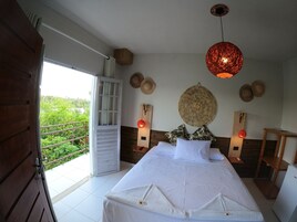 Habitación Confort doble | Tabla de planchar con plancha, wifi gratis, ropa de cama