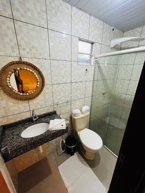 Traditional Quadruple Room | Bathroom