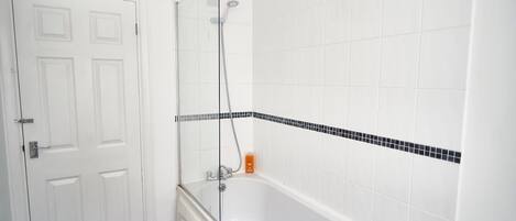 Combined shower/bathtub, hair dryer, towels, soap