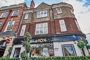 Exterior - Delightful 2 bed apartment - sleeps 5 - Birkdale Village (Southport)