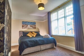 2 bedrooms, iron/ironing board, free WiFi, bed sheets - Delightful 2 bed apartment - sleeps 5 - Birkdale Village (Southport)