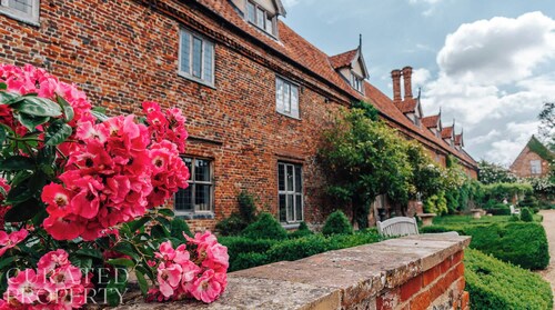 Lavish Tudor Hall & Gardens - Sleeps 14!