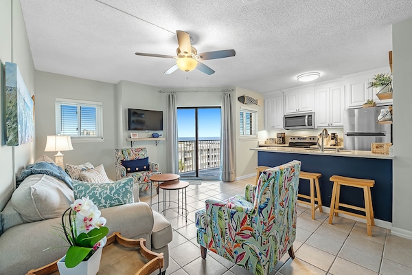 Tropical Feel Living Room