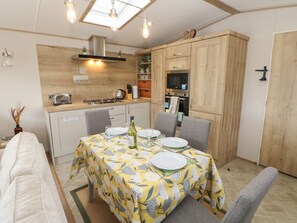 Fridge, dishwasher, electric kettle, toaster - 10 Cheviot View (Berwick-upon-Tweed)