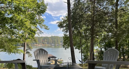 Peachy Pines - Serene Lakefront Cottage w/ Dock