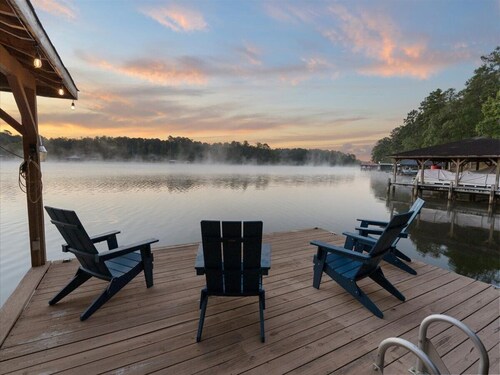 Peachy Pines - Serene Lakefront Cottage w/ Dock