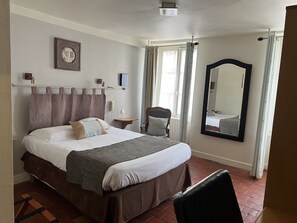 Habitación doble superior, 1 cama matrimonial, para no fumadores | Ropa de cama hipoalergénica, cortinas blackout y insonorización 