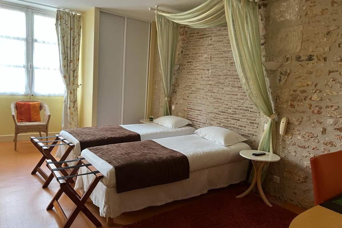Chambre Supérieure Double ou avec lits jumeaux | Literie hypoallergénique, rideaux occultants, chambres insonorisées