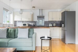 Køleskab, ovn, kogeplade, opvaskemaskine