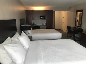 1 Schlafzimmer, Zimmersafe, Schreibtisch, Bügeleisen/Bügelbrett