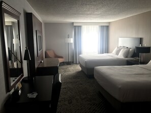 1 Schlafzimmer, Zimmersafe, Schreibtisch, Bügeleisen/Bügelbrett