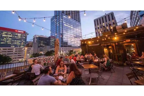 The City Cottage, pet friendly, walk to shops, food & NCSU