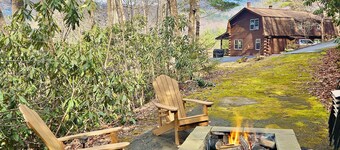 The Loblolly: 3-Level Mountainside Home w Gorgeous Blue Ridge Views and Firepit