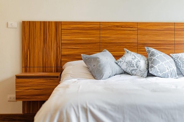 1 Schlafzimmer, Schreibtisch, Bügeleisen/Bügelbrett, Reisekinderbett