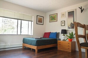 2 habitaciones, escritorio, tabla de planchar con plancha y wifi gratis 