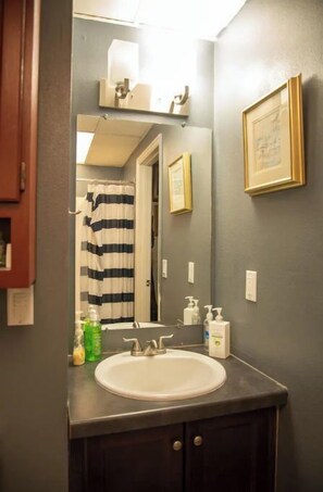 Combined shower/tub, hair dryer, towels, soap