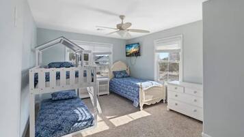 5 bedrooms, desk, free WiFi, bed sheets