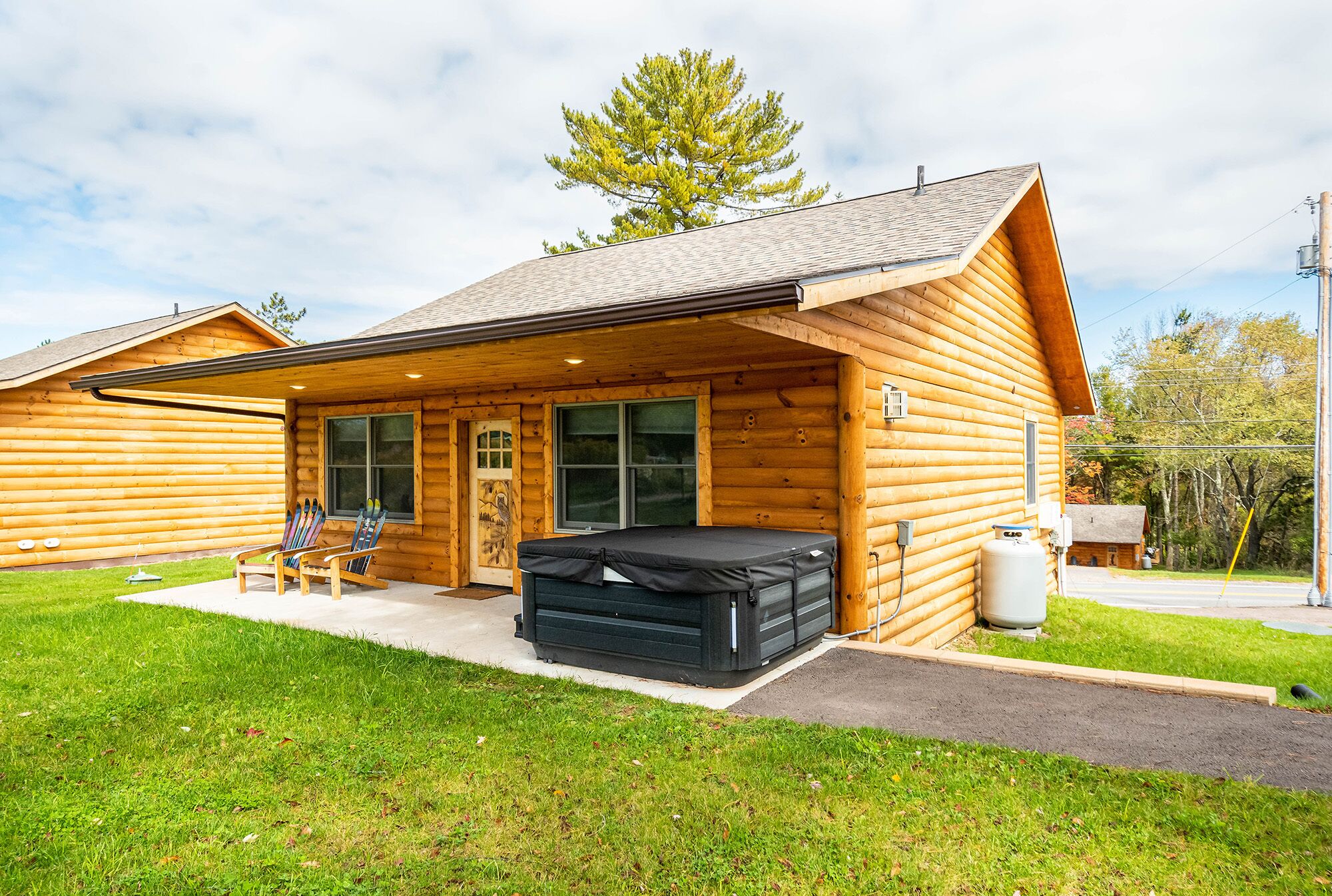 Base Camp | Hot Tub + Easy Walk to Skiing & Golf!