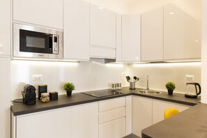 Apartment | Private kitchen | Full-size fridge, microwave, oven, stovetop - notaMi - Biancospini 13 - Flower District (Milan)