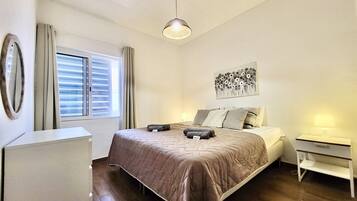 Iron/ironing board, free WiFi, bed sheets