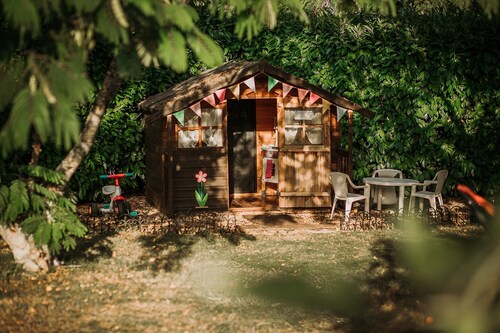 Cerisier - sleeps 5 - Pool, Summer House, Games Barn playhouse - classified 4*