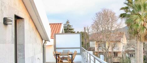 تناول الطعام بالخارج