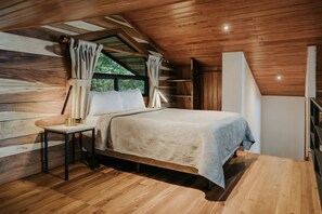 2 Schlafzimmer, Schreibtisch, Bügeleisen/Bügelbrett, Reisekinderbett