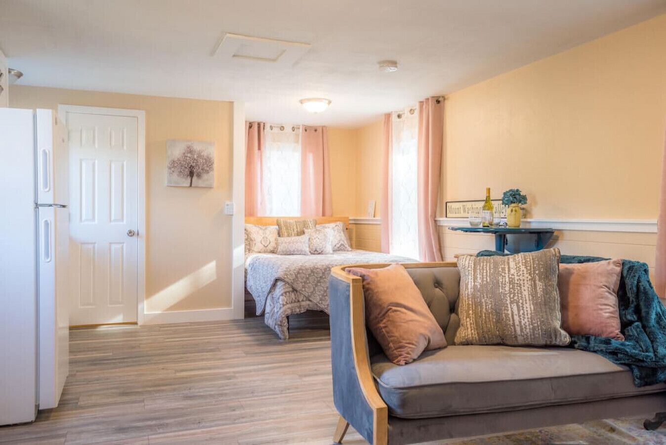 Stylish studio, free parking, 1 mile from Cranmore