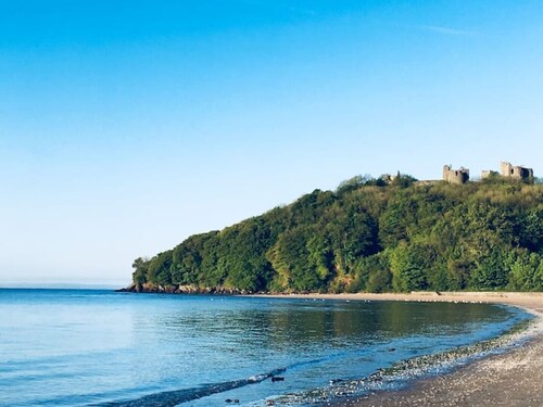 Lovely house on the beach front in Llansteffan