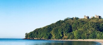 Lovely house on the beach front in Llansteffan