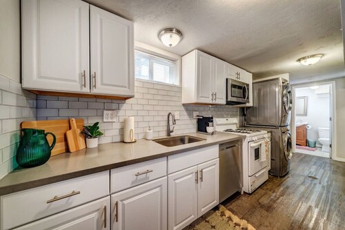 2 Units Up / Down Duplex / Fire-Pit Grill /Wi-Fi