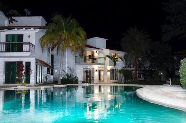 Alberca al aire libre 