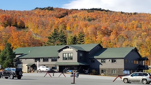 A lodge with a green roof and a sign reading "Northwoods Lodge" in front. - Cozy Adirondack Retreat sleeps 5, 3 miles to Gore skiing, hiking, rafting (North Creek)