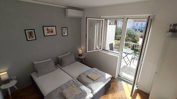 4 slaapkamers, een strijkplank/strijkijzer, gratis wifi, beddengoed