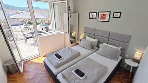 4 makuuhuonetta, silitysrauta/-lauta, ilmainen Wi-Fi, vuodevaatteet