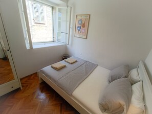 4 habitaciones, tabla de planchar con plancha y wifi gratis 